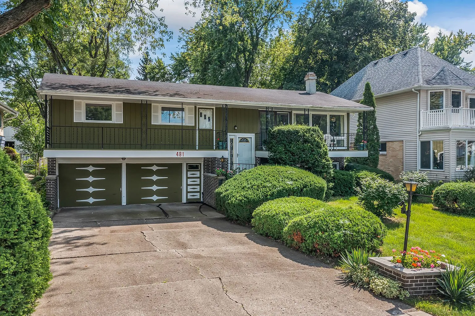 481 Lomond Dr photo 1