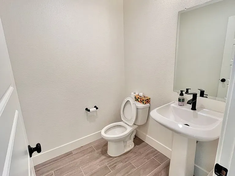 1602 Dodder Dr — Photo 8
