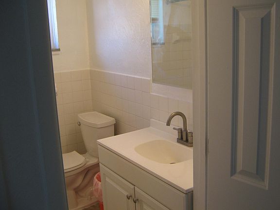 4th image of 23930 Banbury Cir APT 3