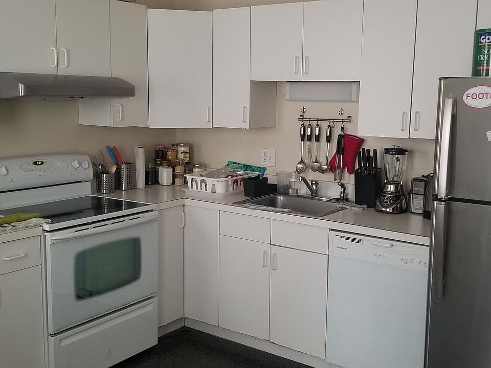 2nd image of 145 Willow St Floor 1