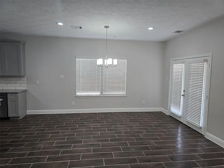 213 Adoue Ave — Photo 24