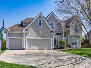 5727 Cottonwood St, Shawnee, KS 66216
