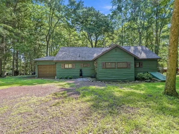 78 Crest Dr, Lake Harmony, PA 18624
