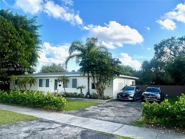 4 bed, 2.0 bath, 2268 sqft, $9,000 — Photo 1