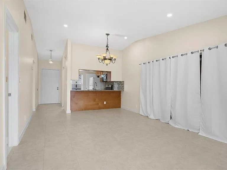 5540 Lakewood Cir S — Photo 3