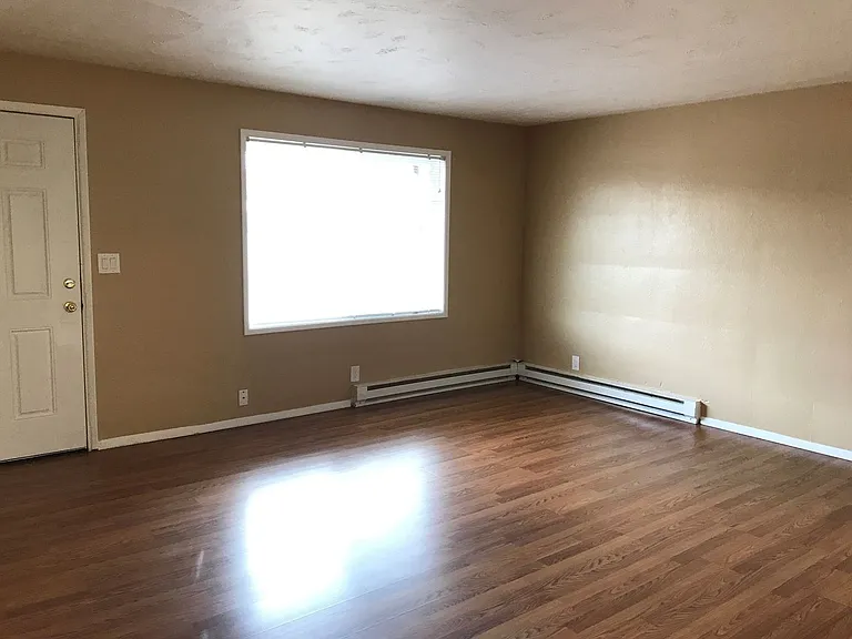 721-759 Hawthorne Ave NE — Photo 12
