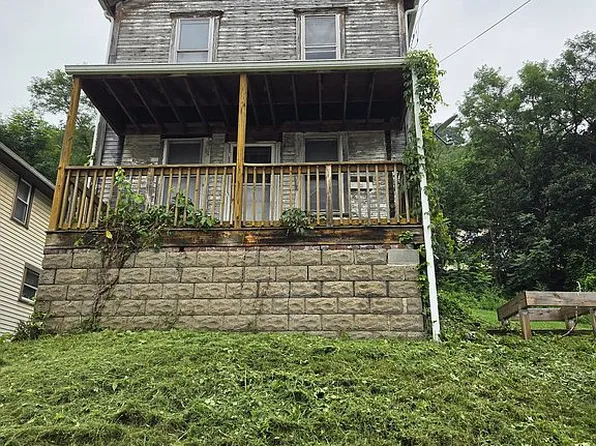 1156 Washington St, Vandergrift, PA 15690