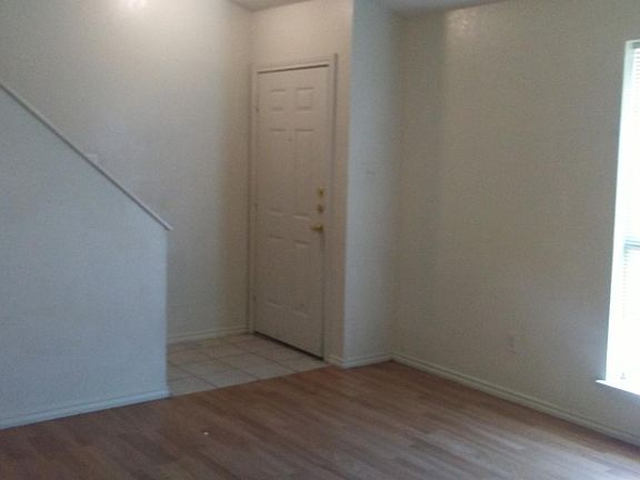 3rd image of 1322 Bluffview Dr APT 1