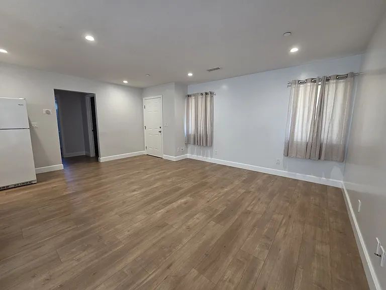 18152 Rayen St — Photo 3