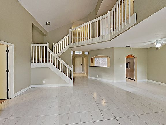 4th image of 2760 Foxhall Dr E