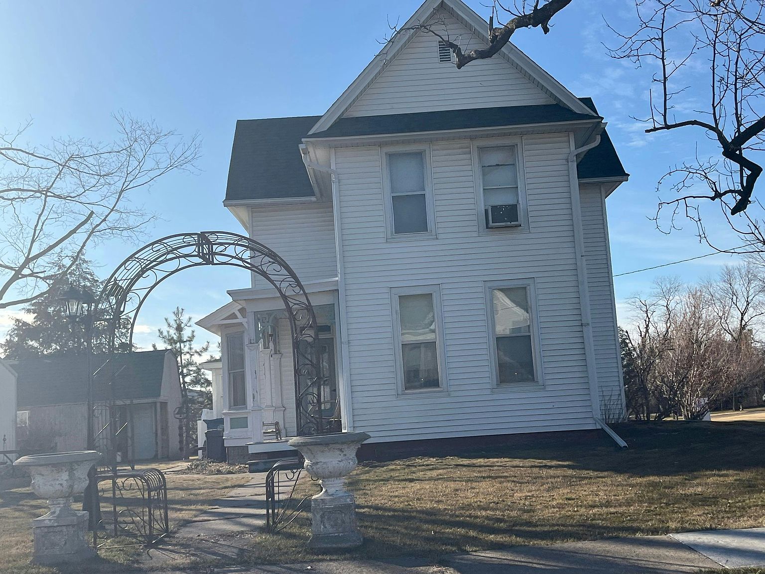 201 S G St, La Harpe, IL 61450 Zillow