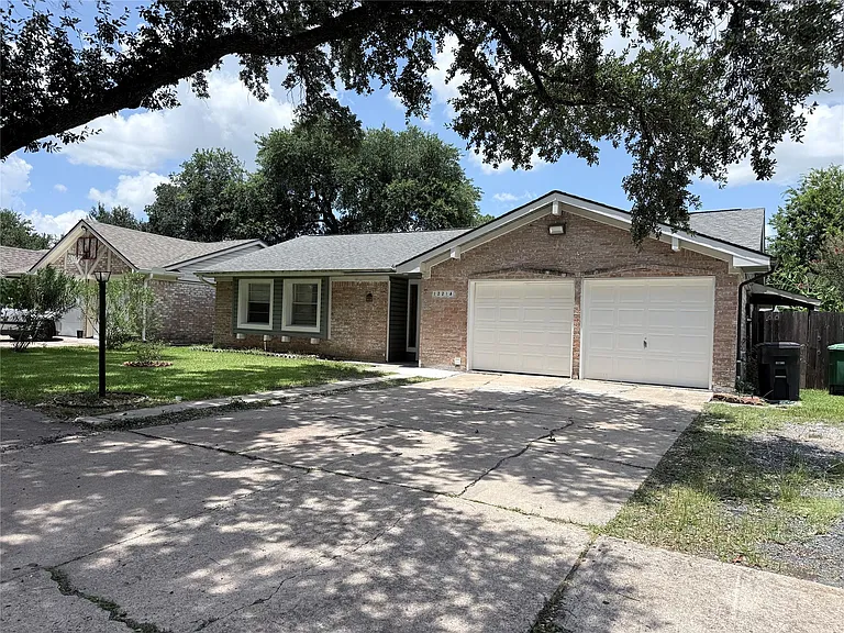 12214 Corona Ln — Photo 2