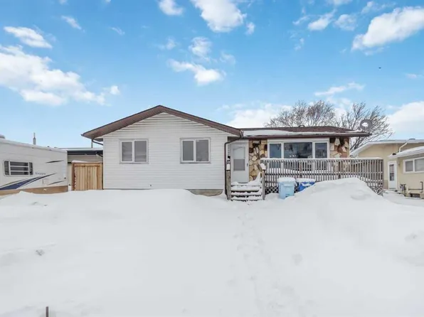 13 NW McLeod St, Wood Buffalo, AB T9H 1Z4