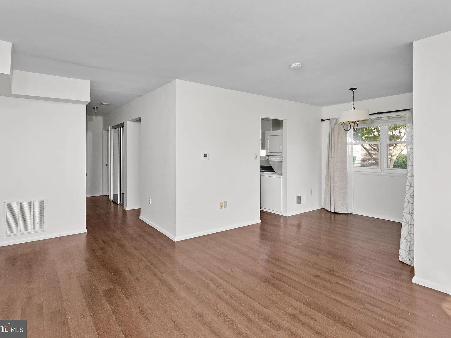 1 bed, 1.0 bath, 774 sqft, $1,600 — Photo 3