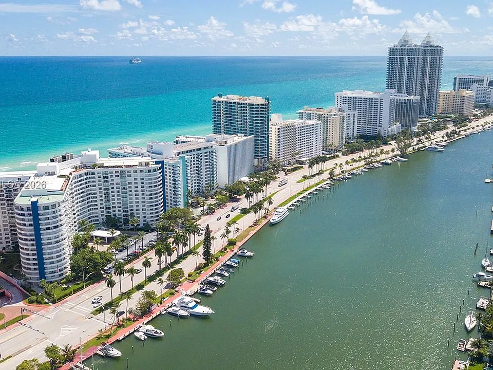 5161 Collins Ave #306