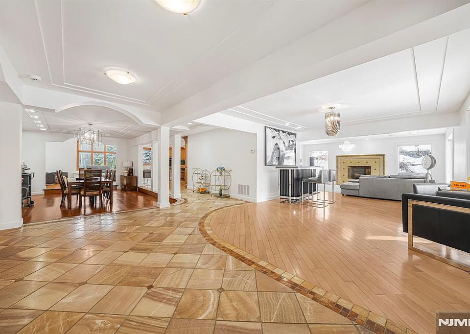 1st image of 72 Stony Brook Rd