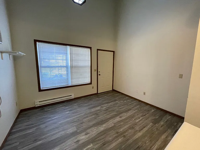 708 N Golfcrest — Photo 4