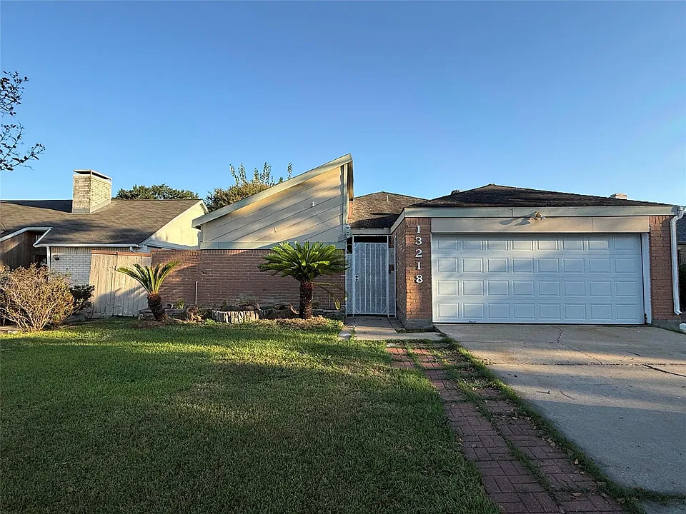 13218 Avonshire Dr