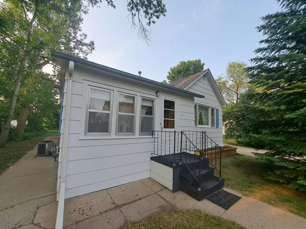 717 9th Ave SE, Aberdeen, SD 57401