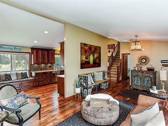 3rd image of 4032 S Greystone Ln