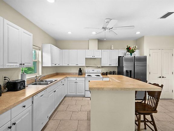 3rd image of 4178 Mermell Cir