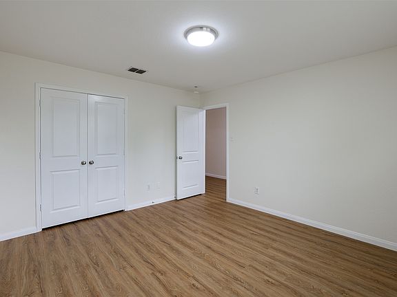 5th image of 8422 Seven Hills Rd