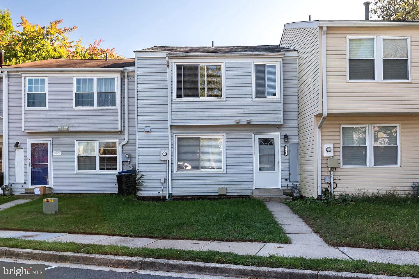3 bed, 2.5 bath, 1413 sqft, $2,500 — Photo 2