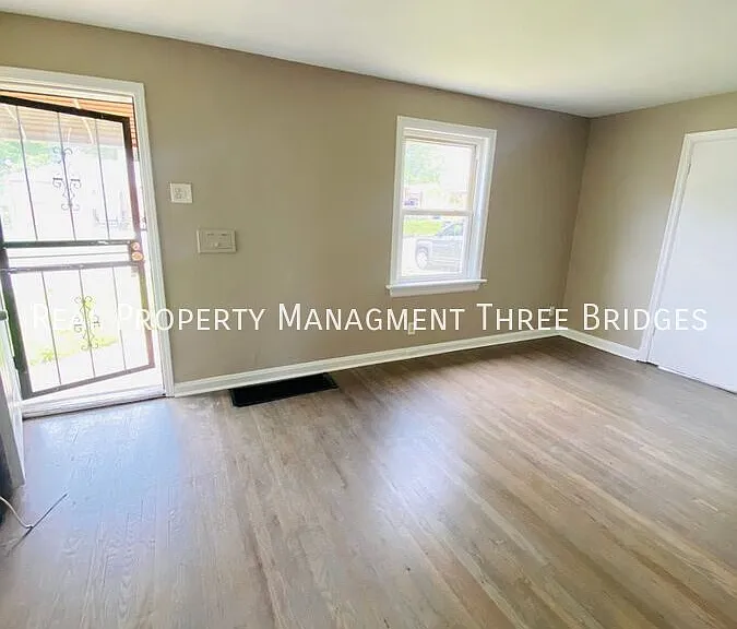 60 Mayme Dr — Photo 10