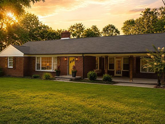 2nd image of 303 N Laurel Cir