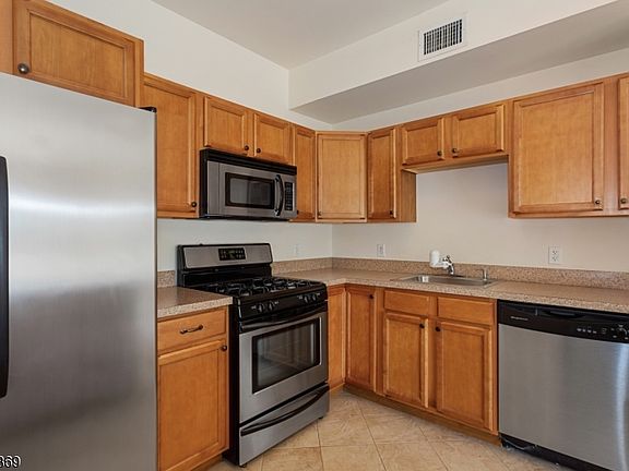 5th image of 1677 Springfield Ave #2