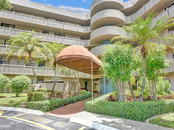 1101 Colony Point Circle #403, Pembroke Pines, FL 33026