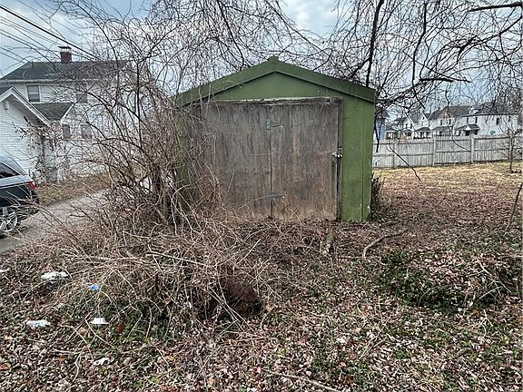 3rd image of 1713 Oakridge Dr