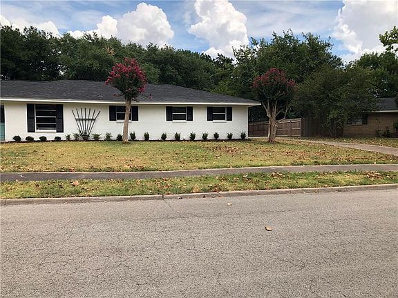 4th image of 1003 Royal Dr