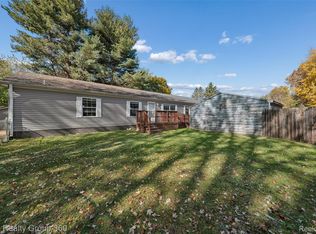 5790 Comanche Ln, Howell, MI 48843