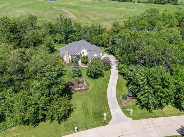 2469 Cattail Rdg, Muscatine, IA 52761