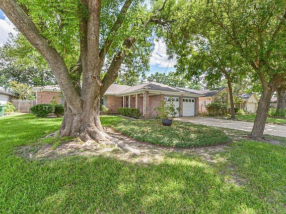 3rd image of 10806 Shannon Hills Dr