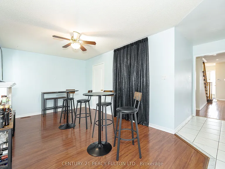 71 Armitage Cres — Photo 21