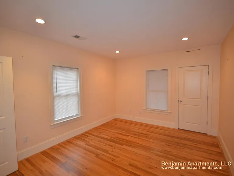 27 Lothrop St #5 — Photo 8