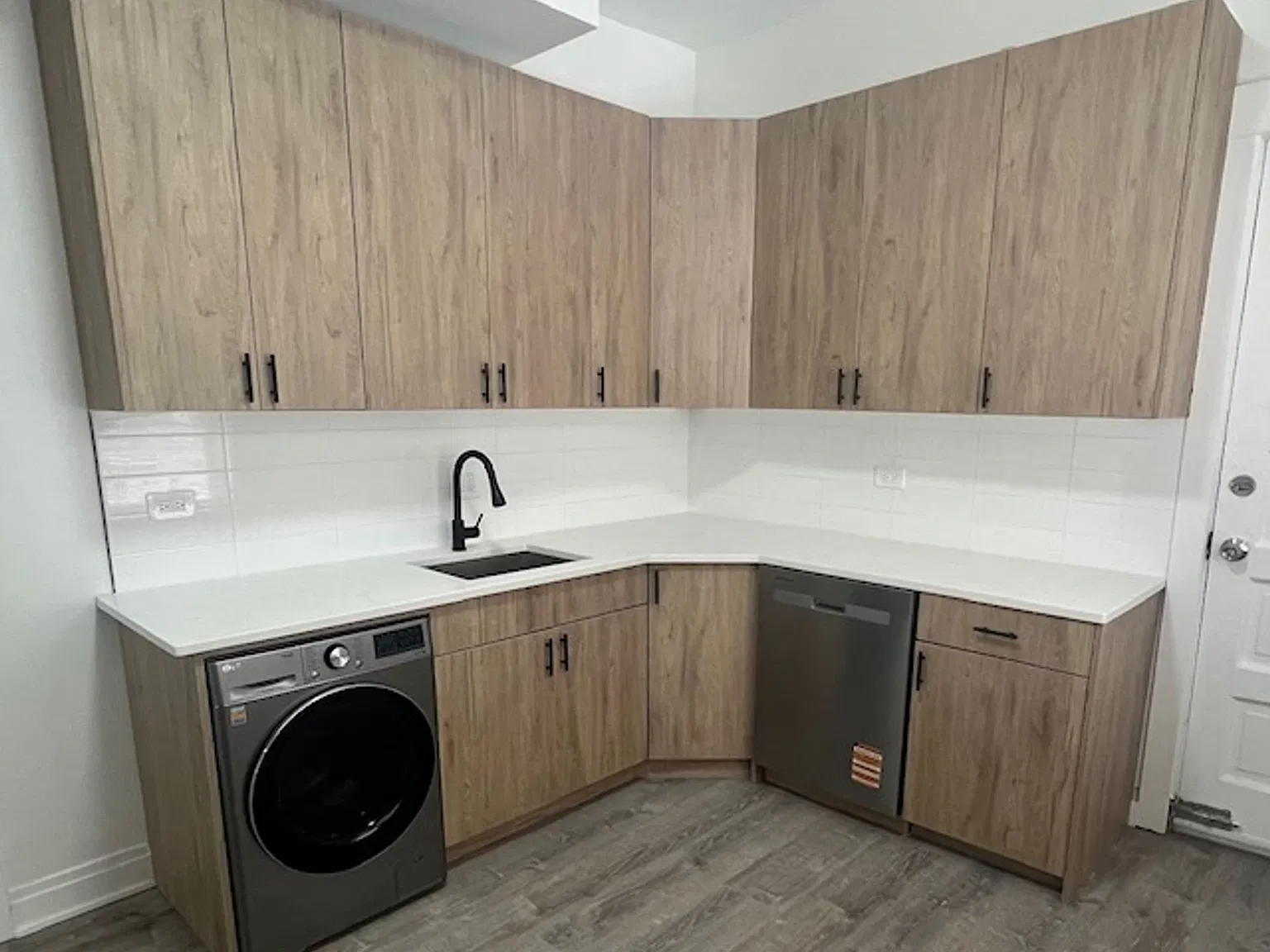 Studio to Two-Bedroom Bucktown Apartments Near the CTA — Photo 2