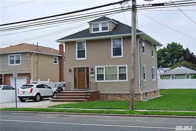 1st image of 18 School St