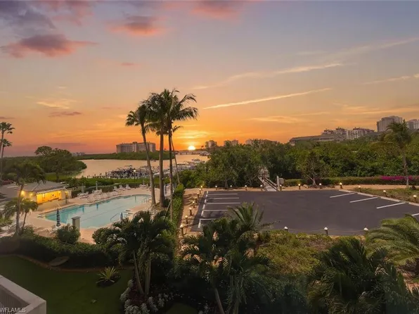 430 Cove Tower DR #304, NAPLES, FL 34110