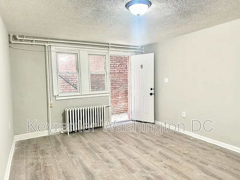 1 bed, 1.0 bath, 600 sqft, $1,250 — Photo 2