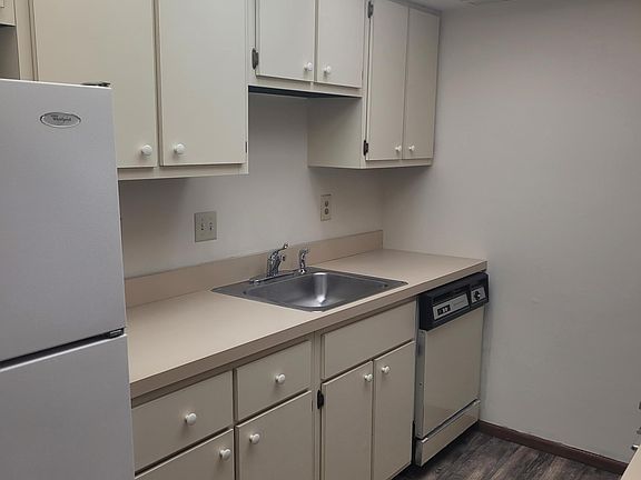 5th image of 23-207 Eldon Ave