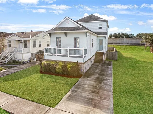 5784 Warrington Dr, New Orleans, LA 70122