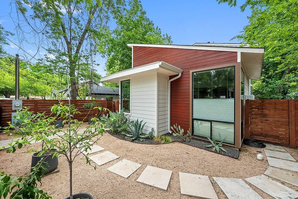 3 bed, 3.0 bath, 2064 sqft, $4,750 — Photo 3