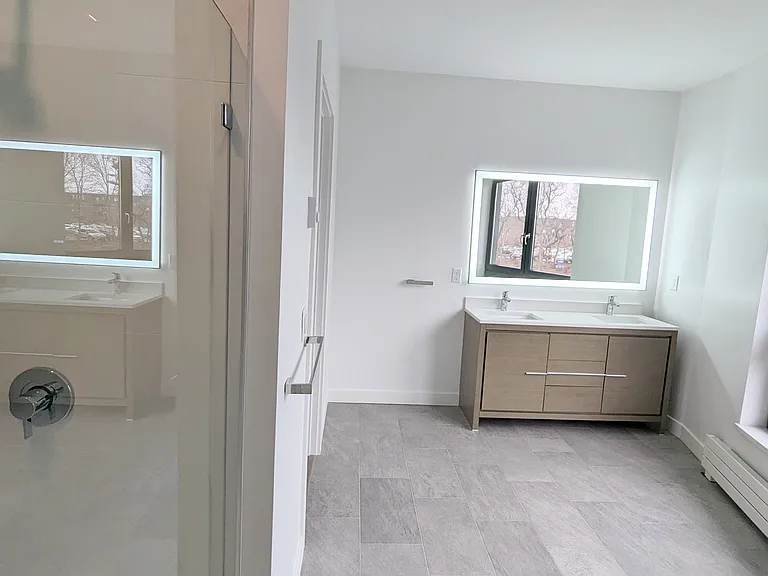 602 Loring Ave — Photo 3