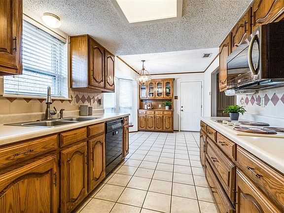 2nd image of 418 Doral Pl