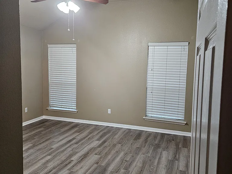 8121 Fieldstone Dr — Photo 6
