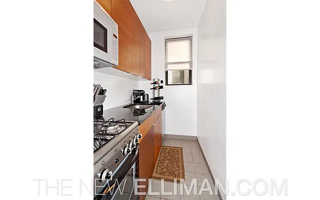 Rented by Douglas Elliman | media 15