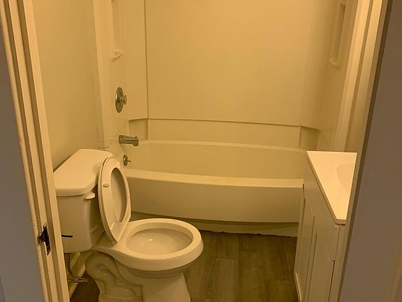 4th image of 642 Saint Joseph Ave #640